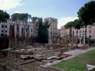 Blick auf Tempel A (Hintergrund) und B