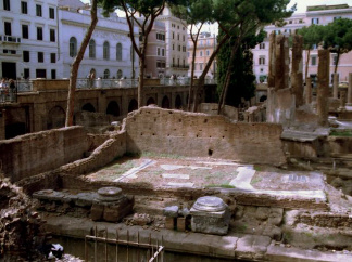 Seitenansicht Tempel C - Reste der Cella